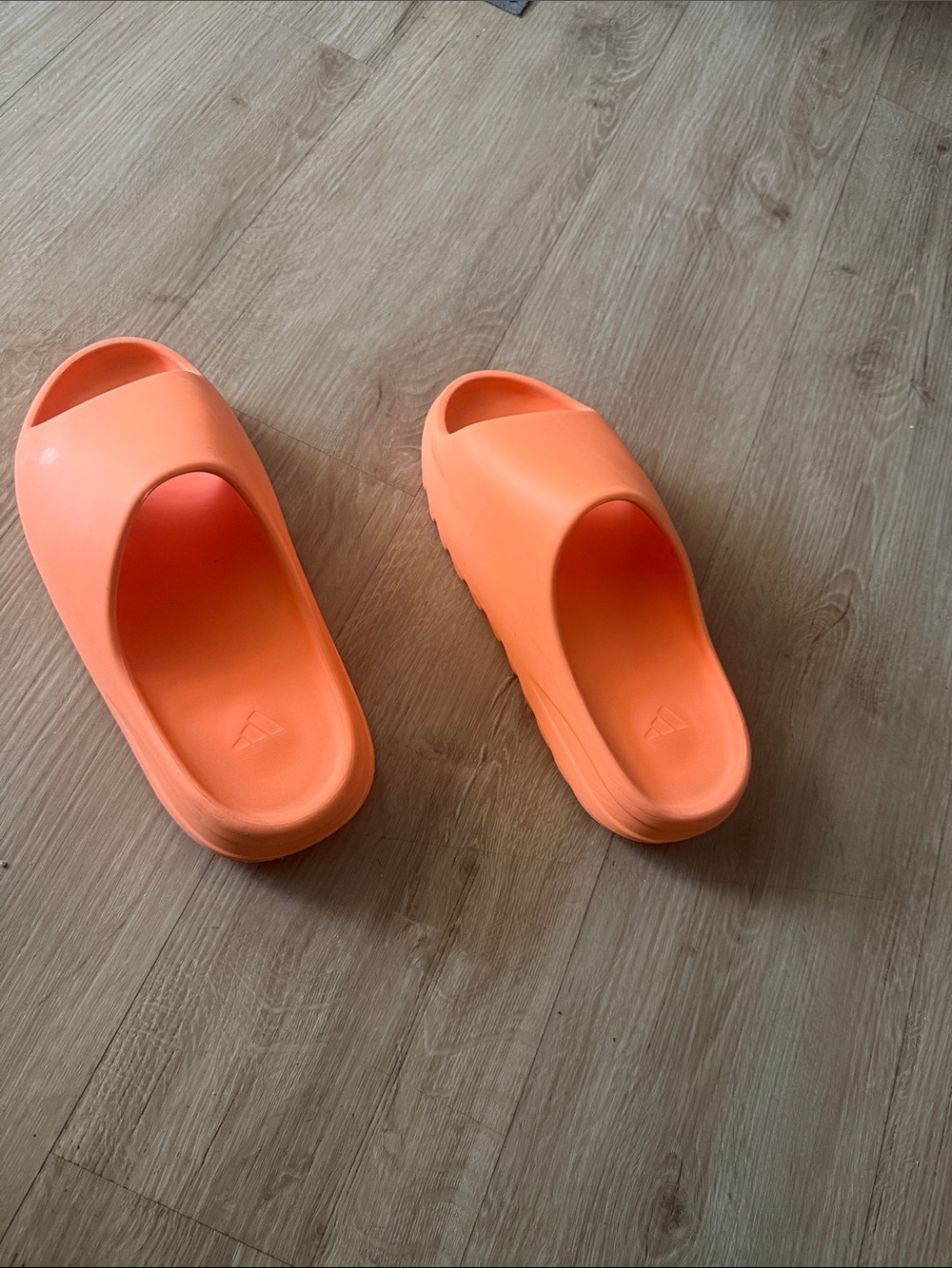 Yeezy Slide - Bright Orange